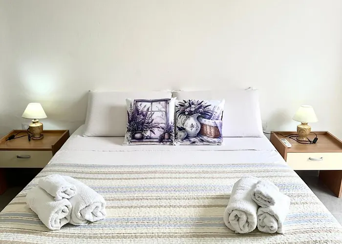 Oda ve Kahvaltı Garden House - Near Bus Stop To Beaches & Airport