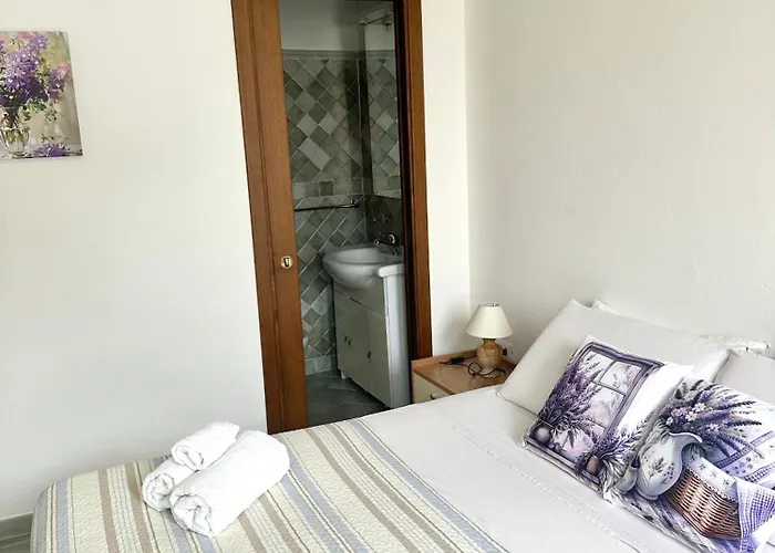 Garden House - Near Bus Stop To Beaches & Airport Oda ve Kahvaltı 3*