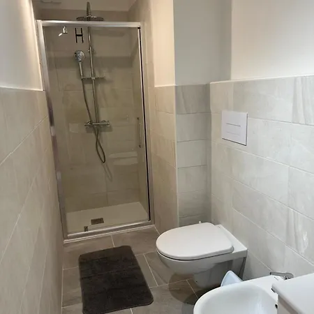 住宿加早餐酒店 Garden House - Near Bus Stop To Beaches & Airport 奧爾比亞