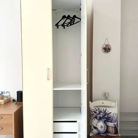 住宿加早餐酒店 Garden House - Near Bus Stop To Beaches & Airport 3*