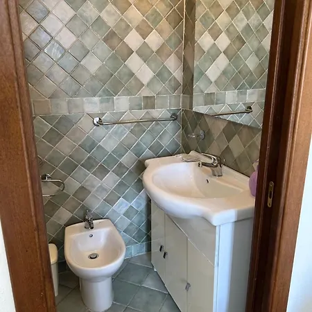 住宿加早餐酒店 Garden House - Near Bus Stop To Beaches & Airport 奧爾比亞