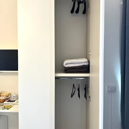 住宿加早餐酒店 Garden House - Near Bus Stop To Beaches & Airport 奧爾比亞